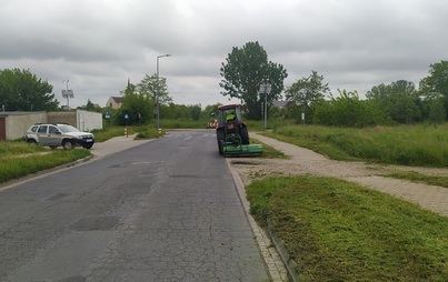Zdjęcie do Koszenie skarp i poboczy
