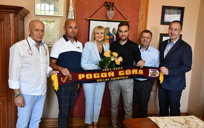 Zdjęcie do MKS POGOŃ G&Oacute;RA z wizytą u Burmistrza G&oacute;ry