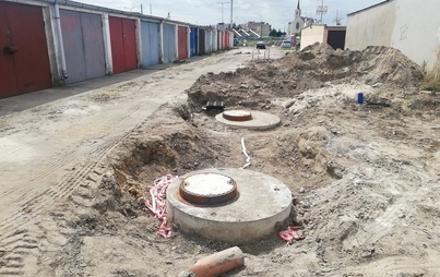 Zdjęcie do Utwardzenie i odwodnienie placu przy garażach ul. Dąbr&oacute;wki
