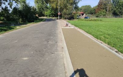 Zdjęcie do Rozbudowa drogi gminnej nr 100723D w m. Czernina Dolna i Czernina polegająca na budowie chodnika