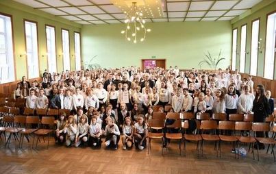 Zdjęcie do SP1: Do Hymnu " -VI edycja Og&oacute;lnopolskiego Konkursu dla Szk&oacute;ł  Podstawowych