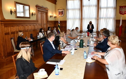 Zdjęcie do Spotkanie z dyrektorami szk&oacute;ł i przedszkoli
