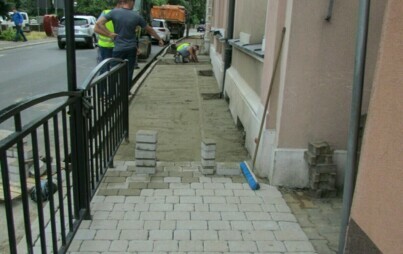 Zdjęcie do Przebudowa drogi gminnej w zakresie wymiany nawierzchni chodnik&oacute;w przy ul. Kościuszki w m. G&oacute;ra - etap II