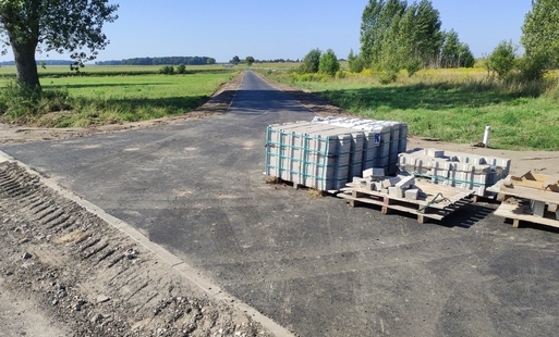 Zdjęcie do Prace budowalne przy budowie ścieżki rowerowo-pieszej Stara G&oacute;ra - Rog&oacute;w G&oacute;rowski &ndash; Osetno postępują