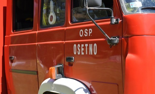 Zdjęcie do Podpisanie umowy na dostawę średniego samochodu ratowniczo &ndash; gaśniczego dla OSP Osetno