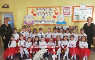 Zdjęcie do Dzień Babci i Dzień Dziadka w Przedszkolu Publicznym Nr 3