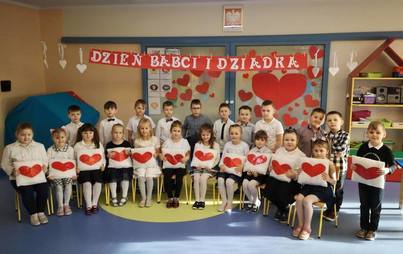 Zdjęcie do "Buziak dla Babci, dla Dziadka cukierek..." w Przedszkolu nr 1