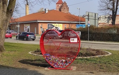 Zdjęcie do Kolejne serduszko na plastikowe nakrętki