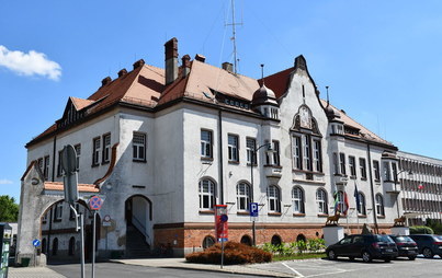 Zdjęcie do Podpisano umowę na wykonanie elewacji budynku UMiG w G&oacute;rze