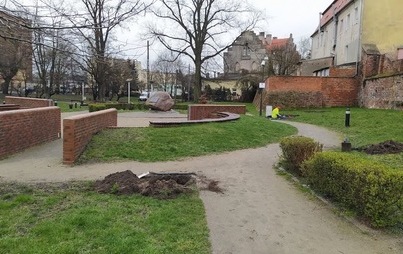 Zdjęcie do Wymiana lamp parkowych w Parku Solidarności