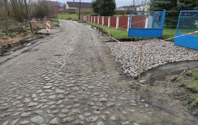 Zdjęcie do Przebudowa drogi w m. Bron&oacute;w