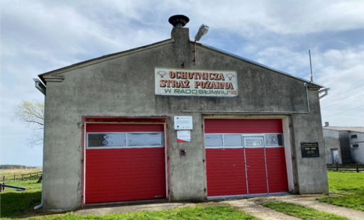 Zdjęcie do Wymiana pokrycia dachowego wraz z dociepleniem i elewacją budynku remizy strażackiej w m. Radosław