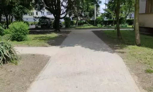 Zdjęcie do Zakończenie wymiany nawierzchni chodnik&oacute;w przy ul. Głogowskiej