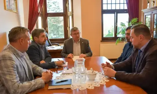 Zdjęcie do Podpisano umowę na realizację inwestycji pn. &bdquo;Poprawa gospodarki wodno-ściekowej na terenie Gminy G&oacute;ra&rdquo;