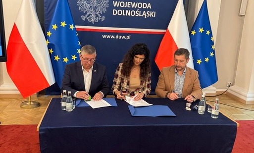 Zdjęcie do Przypieczętowanie dofinansowania na Żłobek!