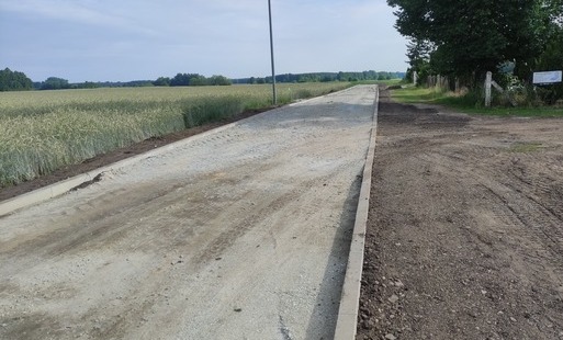 Zdjęcie do Stan prac przy wymianie nawierzchni jezdni ul. Zacisze w Czerninie