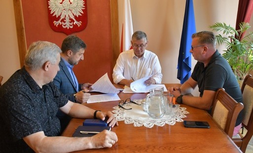 Zdjęcie do Podpisanie umowy na doposażenie żłobka