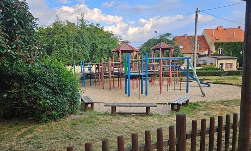 Zdjęcie do Dofinansowanie na odbudowę placu zabaw przy ul. Targowej w m. G&oacute;ra