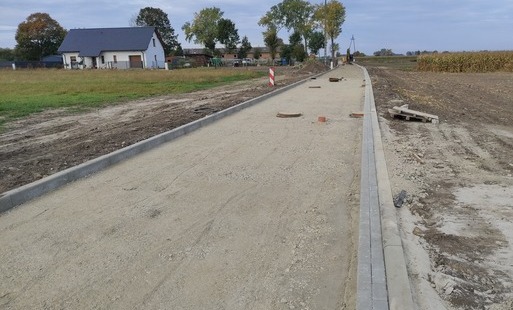 Zdjęcie do Budowa ścieżki rowerowo-turystycznej G&oacute;ra &ndash; Ryczeń &ndash; Jemielno &ndash; Lubin postpęuje